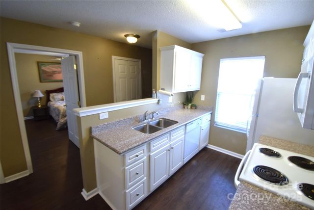 2056 Pin Oak Place, Cramerton, NC 28032