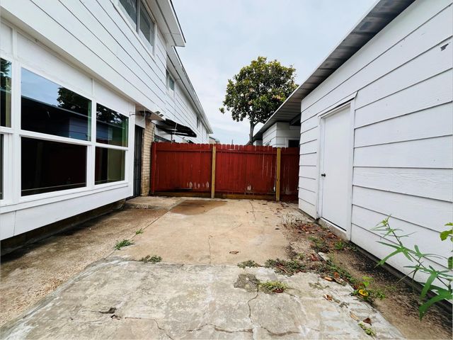 6981 Chasewood Drive, Houston, TX 77489