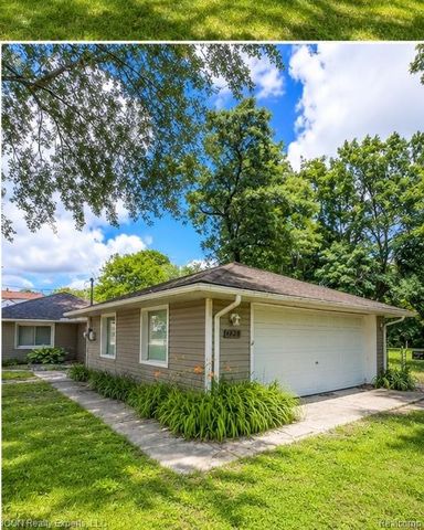 5028 Pheasant Road, Waterford, MI 48327