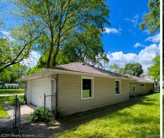 5028 Pheasant Road, Waterford, MI 48327
