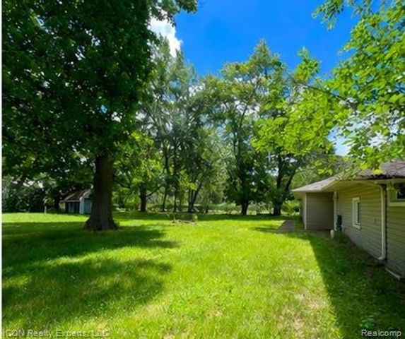 5028 Pheasant Road, Waterford, MI 48327