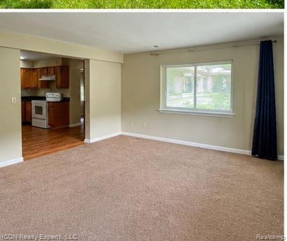 5028 Pheasant Road, Waterford, MI 48327