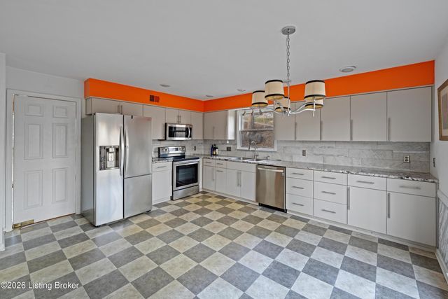 6305 Deep Creek Dr, Prospect, KY 40059