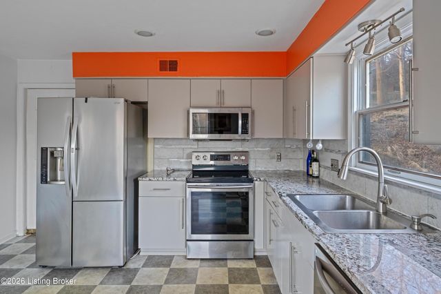 6305 Deep Creek Dr, Prospect, KY 40059