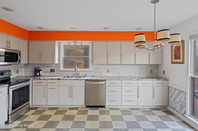 6305 Deep Creek Dr, Prospect, KY 40059