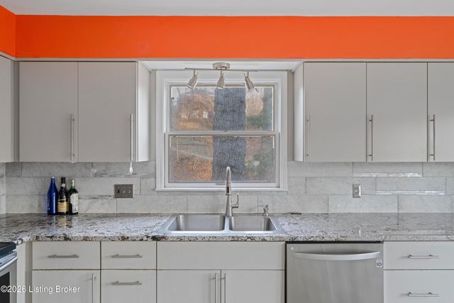 6305 Deep Creek Dr, Prospect, KY 40059