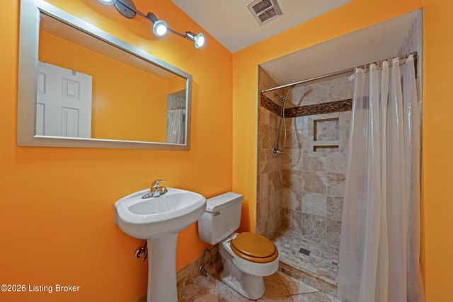 6305 Deep Creek Dr, Prospect, KY 40059