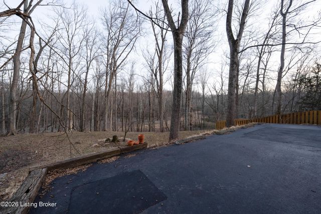 6305 Deep Creek Dr, Prospect, KY 40059