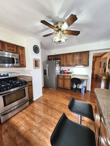 709 Garfield Avenue, Libertyville, IL 60048