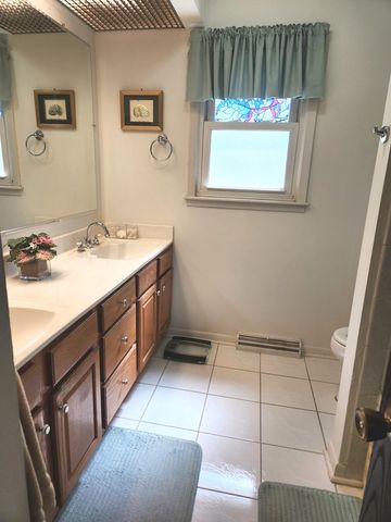 709 Garfield Avenue, Libertyville, IL 60048