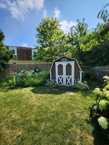 709 Garfield Avenue, Libertyville, IL 60048