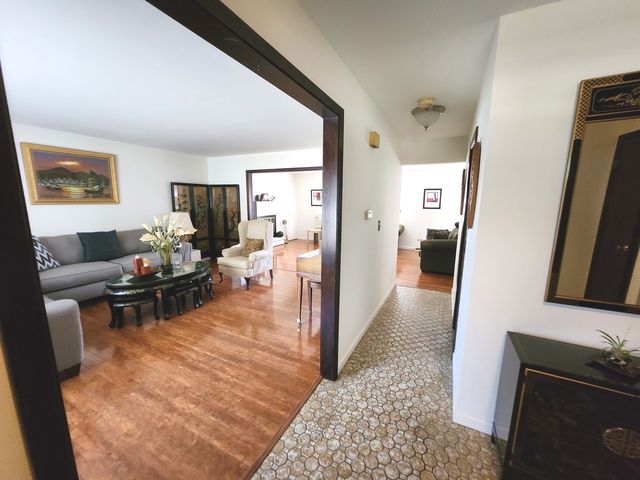 709 Garfield Avenue, Libertyville, IL 60048