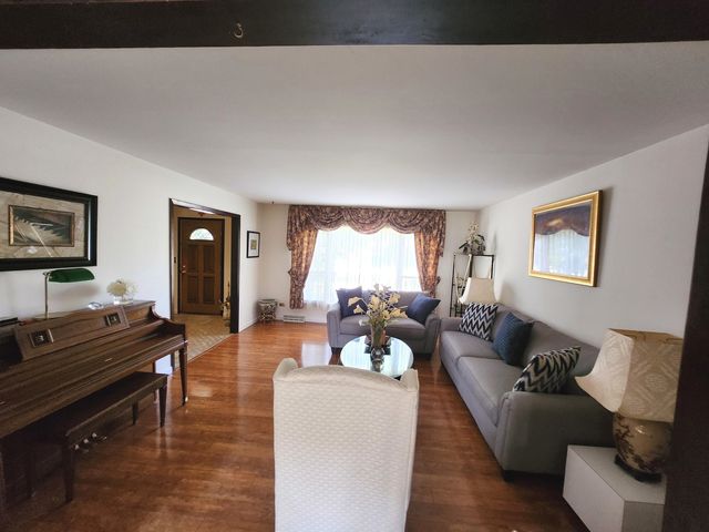 709 Garfield Avenue, Libertyville, IL 60048