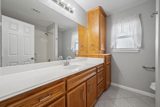 460 W Houston Street, Highlands, TX 77562