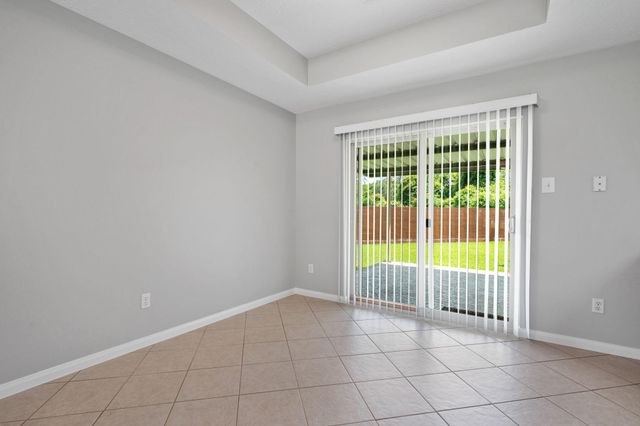 460 W Houston Street, Highlands, TX 77562