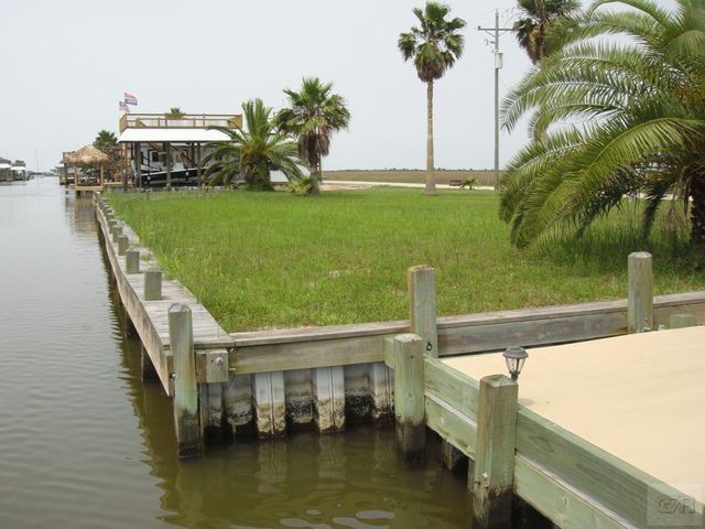 1167 N Stingaree Drive, Crystal Beach, TX 77650