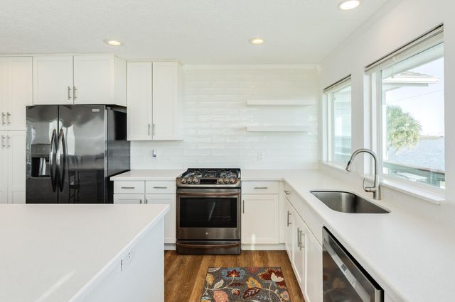 1301 Blue Heron Street, Bayou Vista, TX 77563