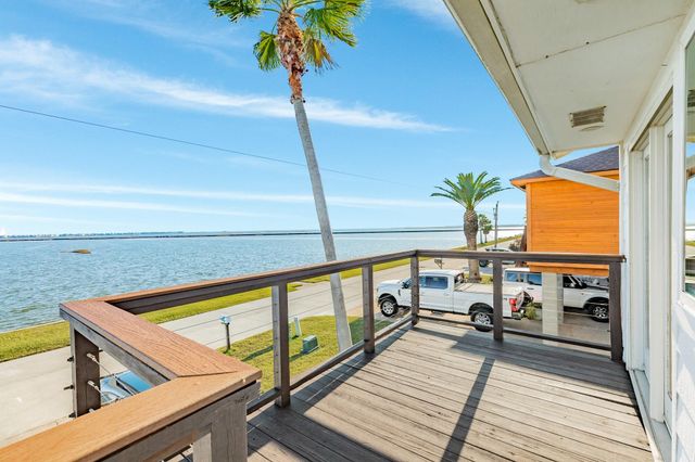 1301 Blue Heron Street, Bayou Vista, TX 77563