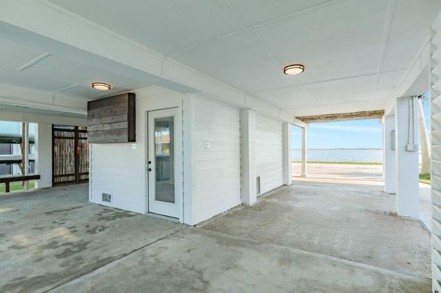 1301 Blue Heron Street, Bayou Vista, TX 77563