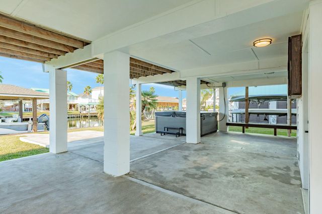 1301 Blue Heron Street, Bayou Vista, TX 77563