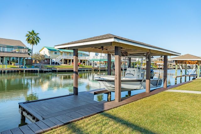 1301 Blue Heron Street, Bayou Vista, TX 77563