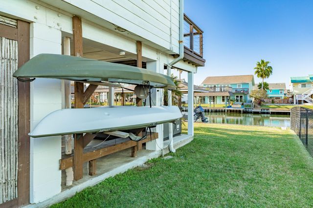 1301 Blue Heron Street, Bayou Vista, TX 77563