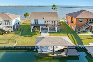 1301 Blue Heron Street, Bayou Vista, TX 77563