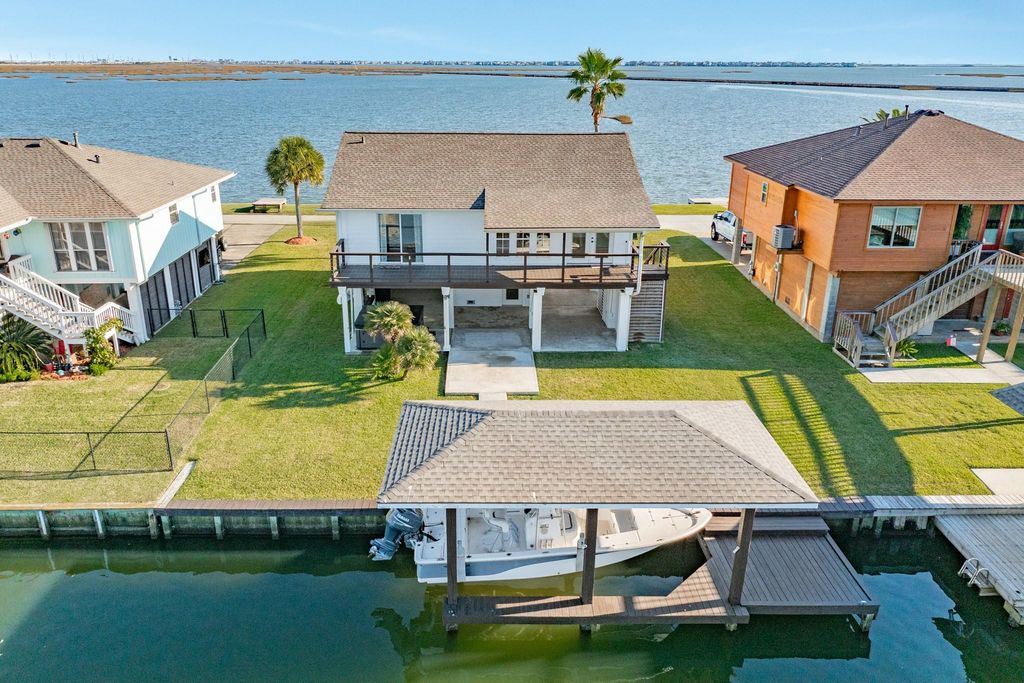 1301 Blue Heron Street, Bayou Vista, TX 77563