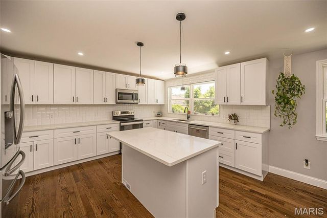 4754 Gatesbury Drive, Concord Village, MO 63128