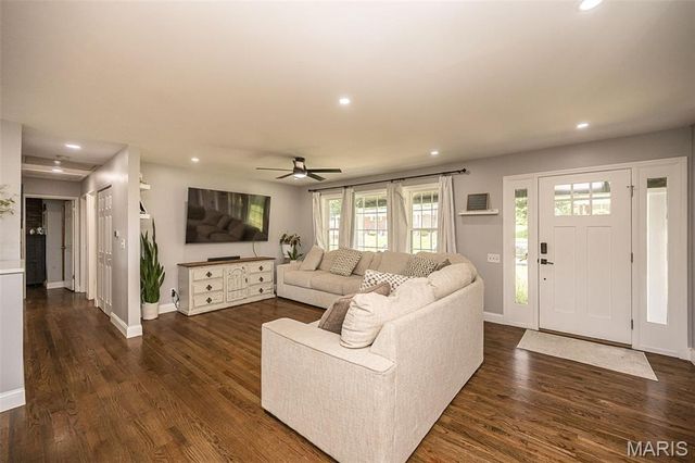 4754 Gatesbury Drive, Concord Village, MO 63128