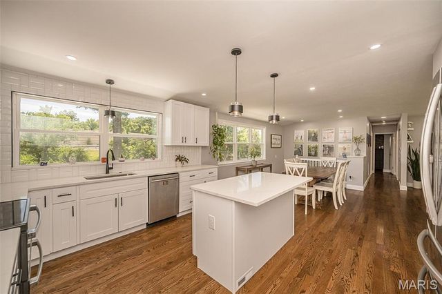 4754 Gatesbury Drive, Concord Village, MO 63128