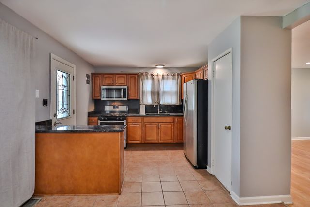 7119 Stanford Drive, Bridgeview, IL 60455