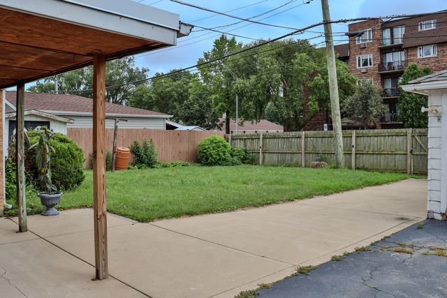 7119 Stanford Drive, Bridgeview, IL 60455