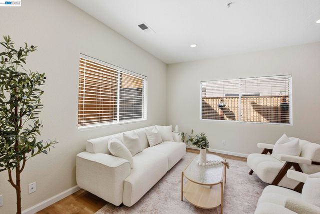 1085 La Brea Ter, Union City, CA 94587