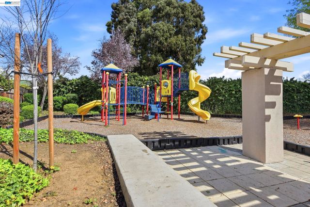 1085 La Brea Ter, Union City, CA 94587