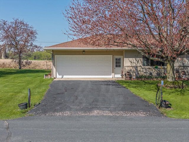 N2737 Welk Road, Markesan, WI 53946