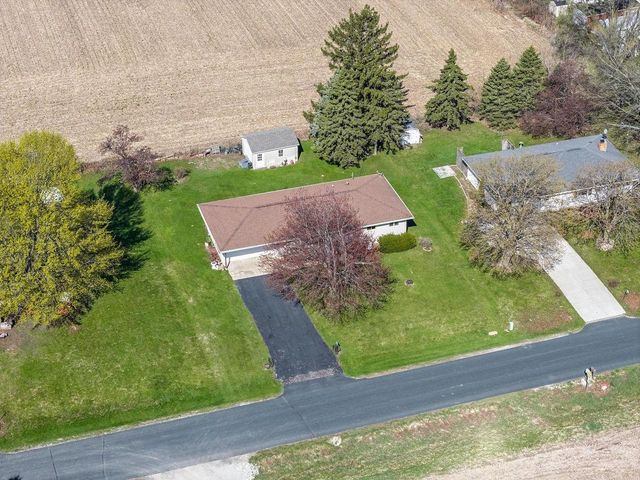 N2737 Welk Road, Markesan, WI 53946