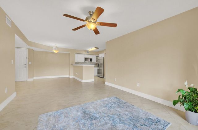 110 Yacht Club Way 105, Hypoluxo, FL 33462