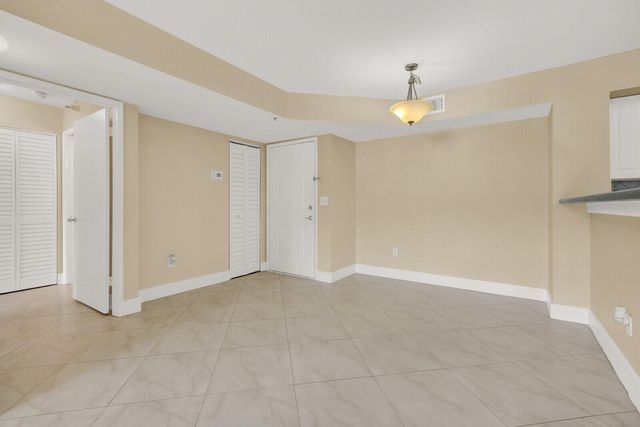 110 Yacht Club Way 105, Hypoluxo, FL 33462