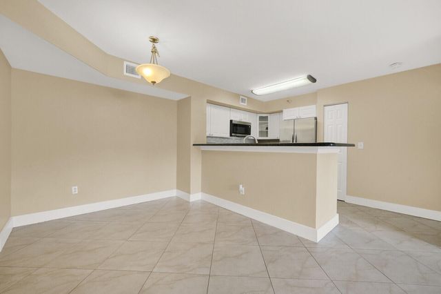 110 Yacht Club Way 105, Hypoluxo, FL 33462