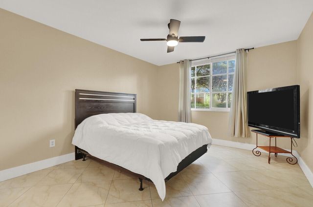 110 Yacht Club Way 105, Hypoluxo, FL 33462