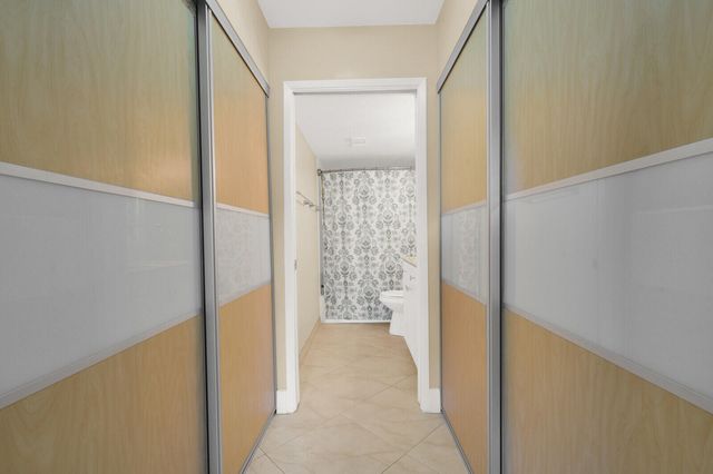 110 Yacht Club Way 105, Hypoluxo, FL 33462