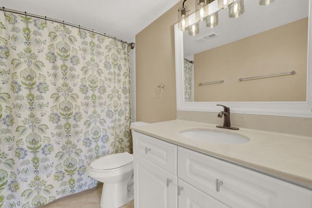 110 Yacht Club Way 105, Hypoluxo, FL 33462