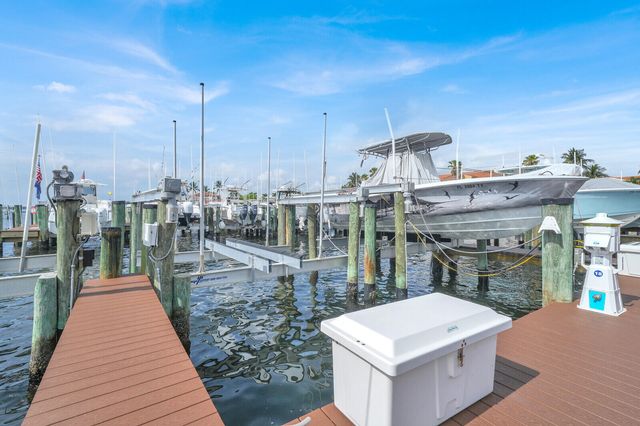 110 Yacht Club Way 105, Hypoluxo, FL 33462