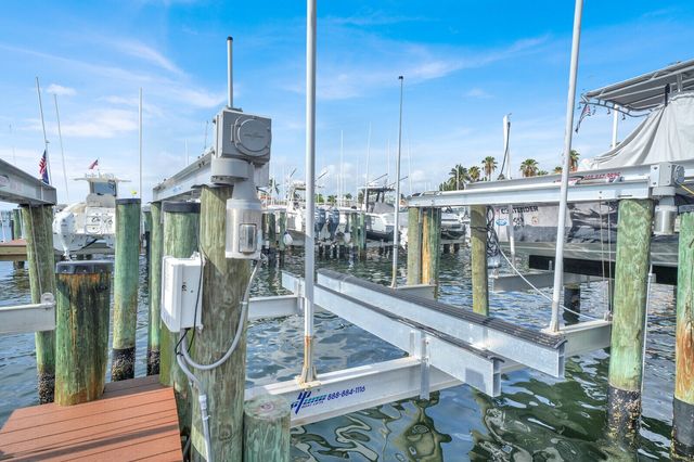 110 Yacht Club Way 105, Hypoluxo, FL 33462
