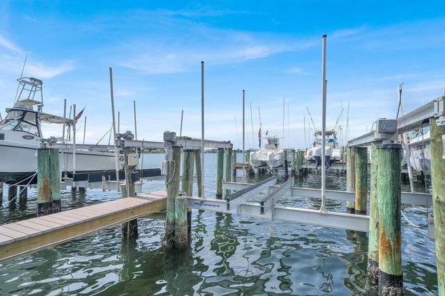 110 Yacht Club Way 105, Hypoluxo, FL 33462