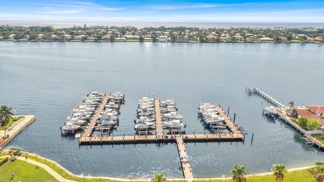 110 Yacht Club Way 105, Hypoluxo, FL 33462