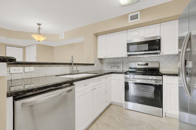 110 Yacht Club Way 105, Hypoluxo, FL 33462