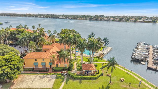 110 Yacht Club Way 105, Hypoluxo, FL 33462