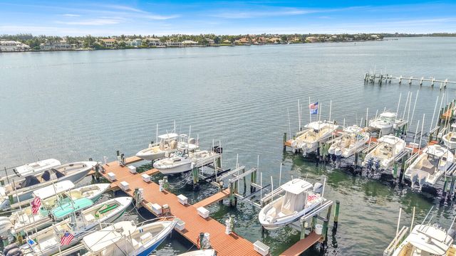 110 Yacht Club Way 105, Hypoluxo, FL 33462